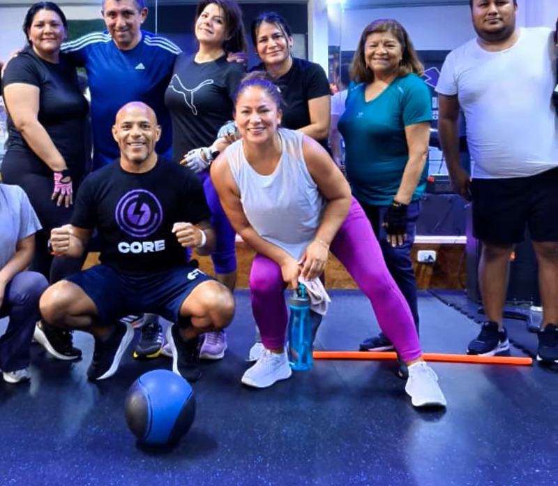 Socios y entrenadores de Core Gym después de una clase